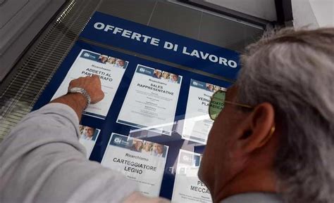 offerte lavoro impiegato prada fermo